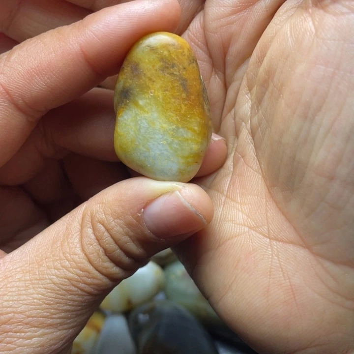 和田玉未镶嵌珠宝半成品