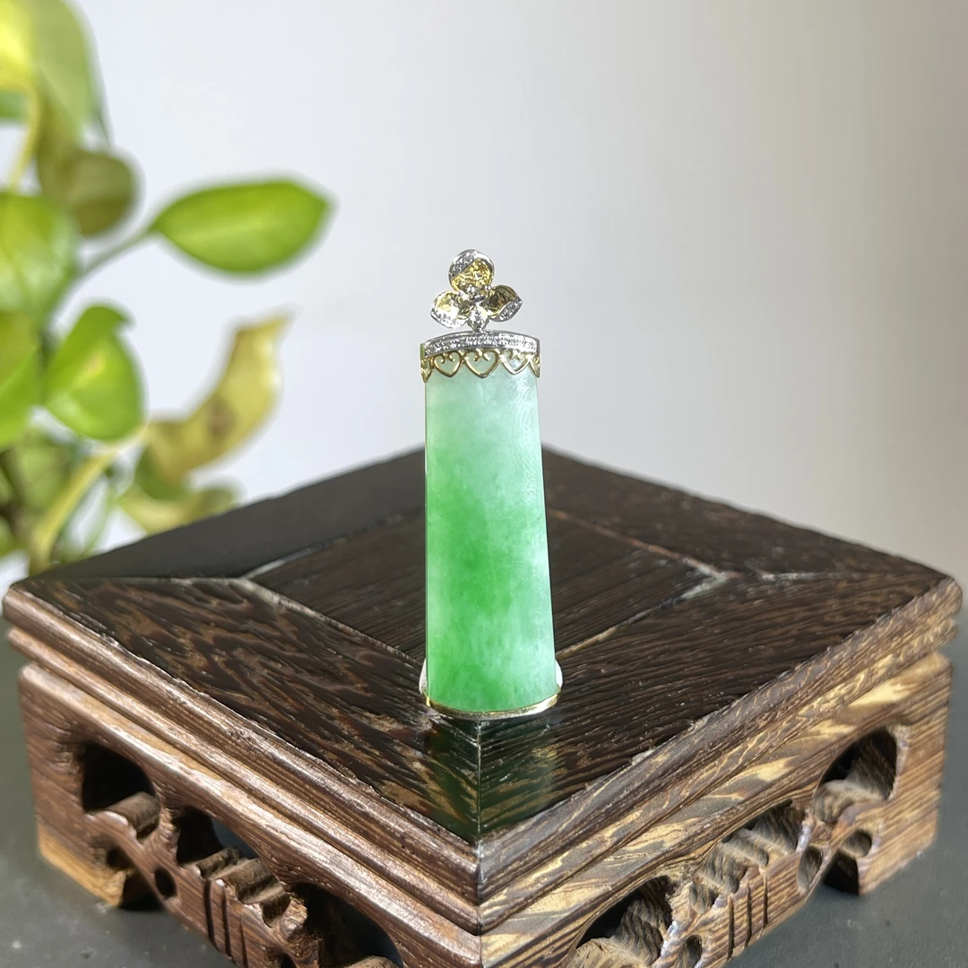 JYB03-209 天然缅甸A货翡翠  18k金钻镶嵌无事柱