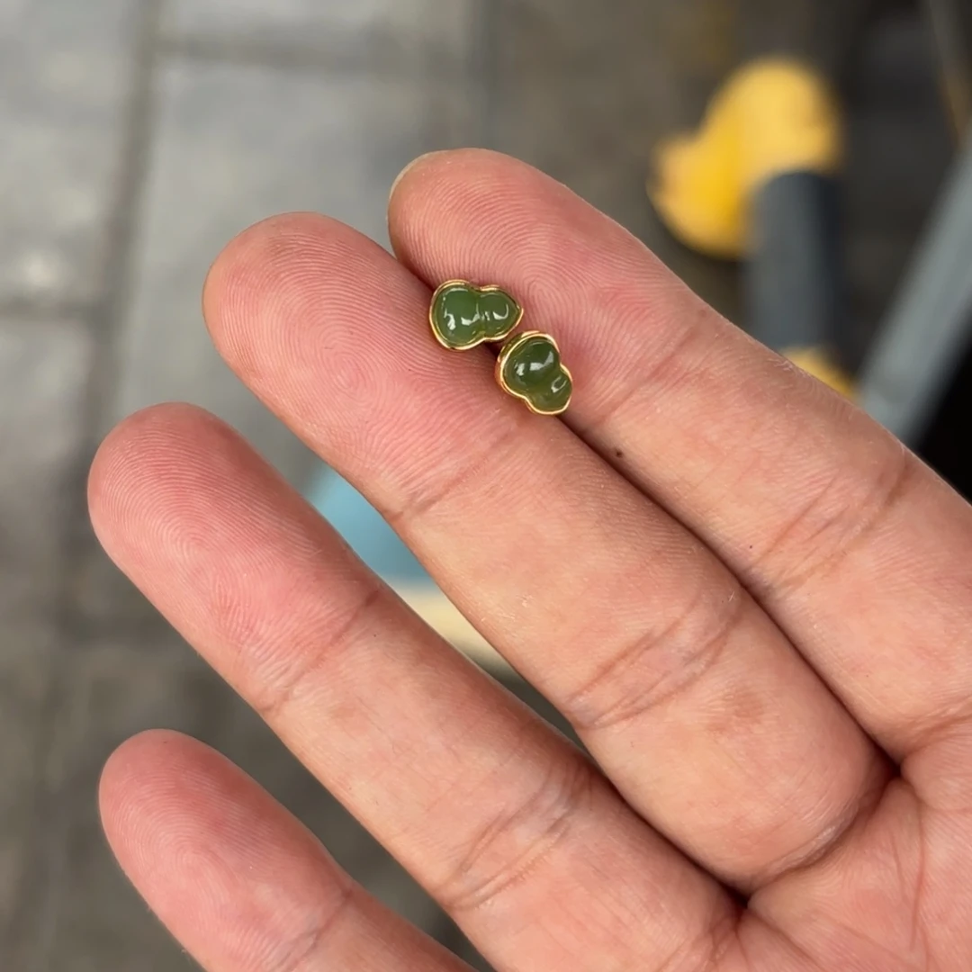 颈饰银S925镶嵌和田玉（碧玉）葫芦耳钉