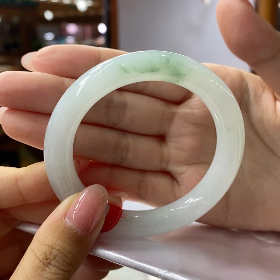 翡翠手镯未镶嵌呆**叔翡翠