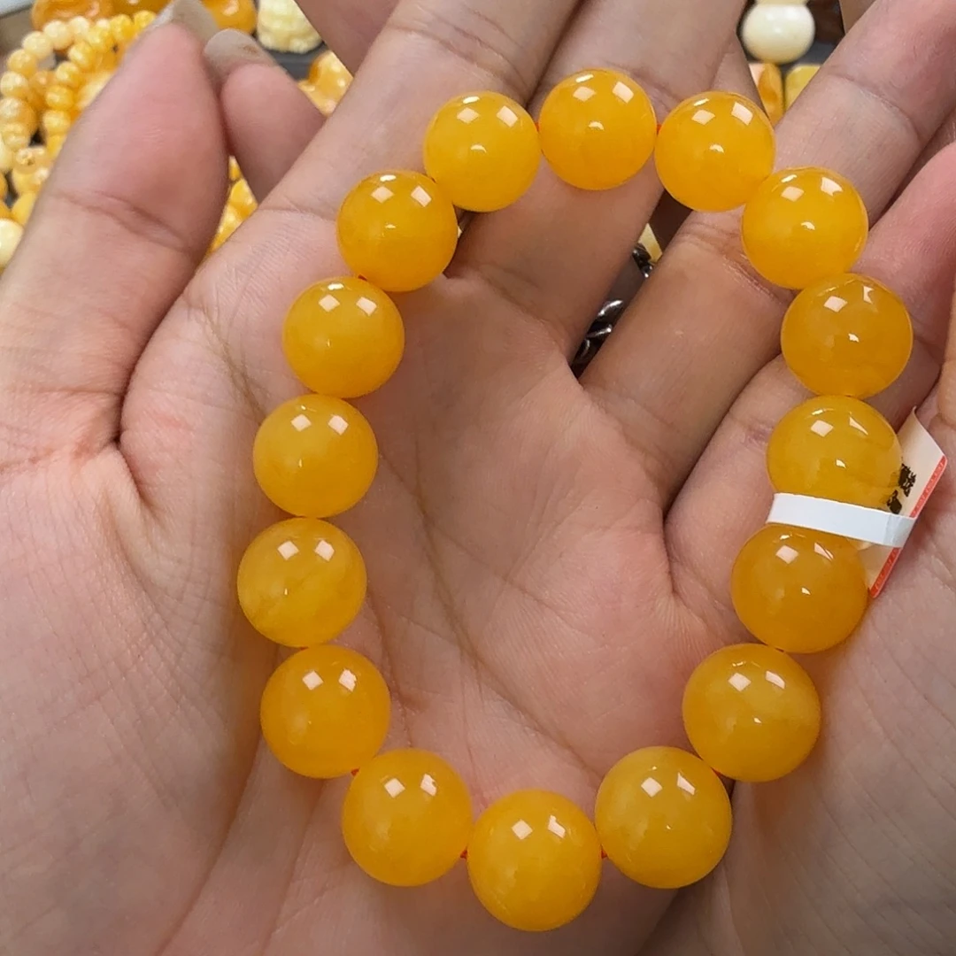 李***礼蜜蜡未镶嵌珠宝奇石