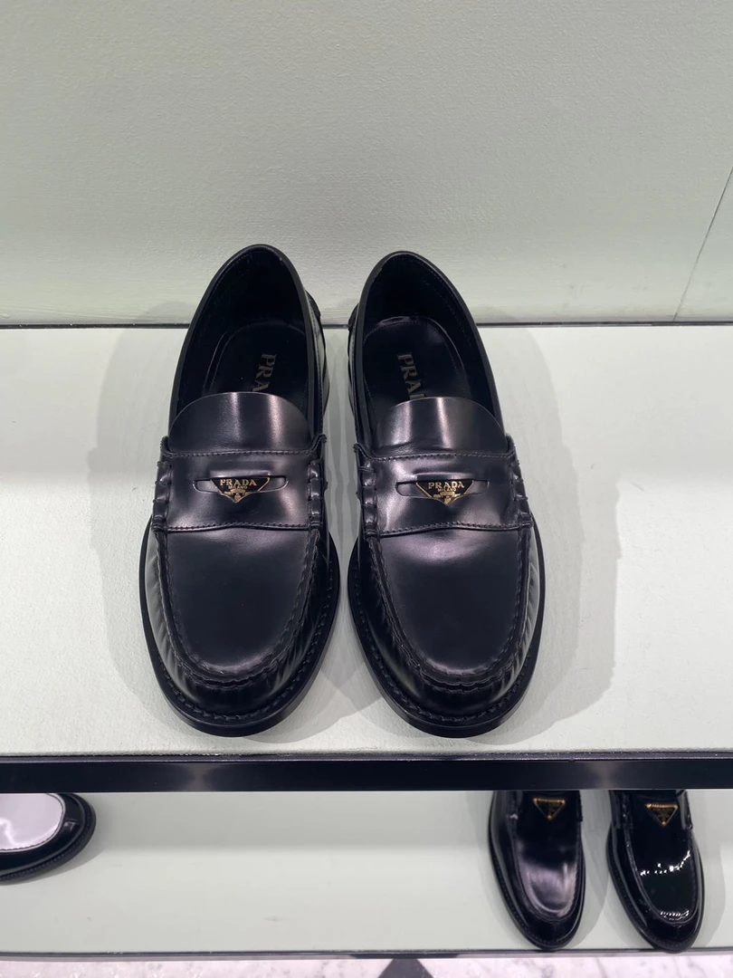 全新未使用 Prada/普拉达 prada女士皮鞋