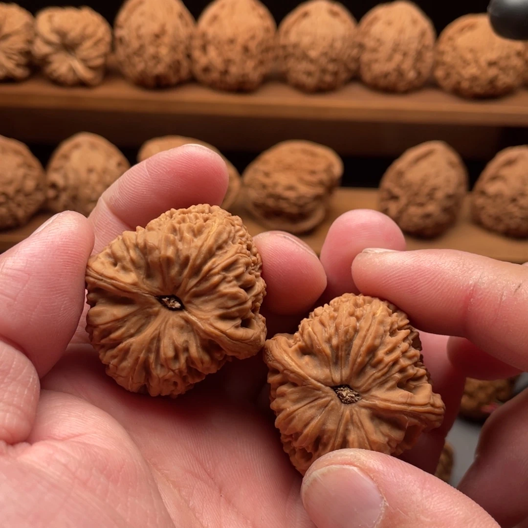 、****文玩核桃把件南疆石高炮微色差