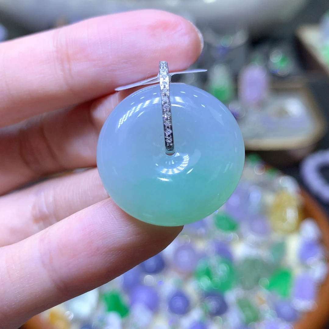 【闪购商品】翡翠颈饰18K金镶嵌翡翠吊坠项链