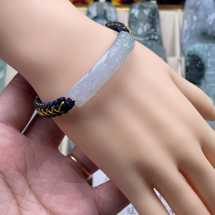 翡翠未镶嵌颈饰玉