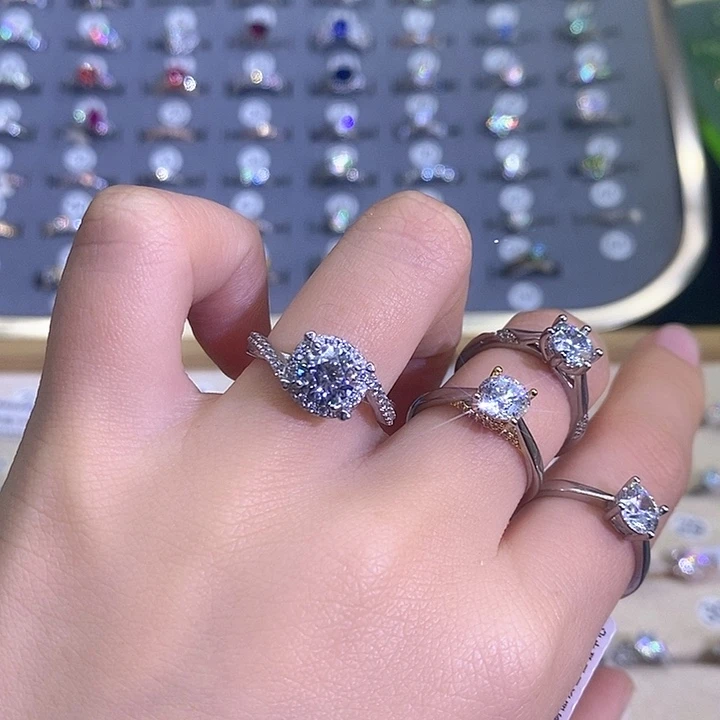 艳***2大理石纯铜纽臂圆包一卡12