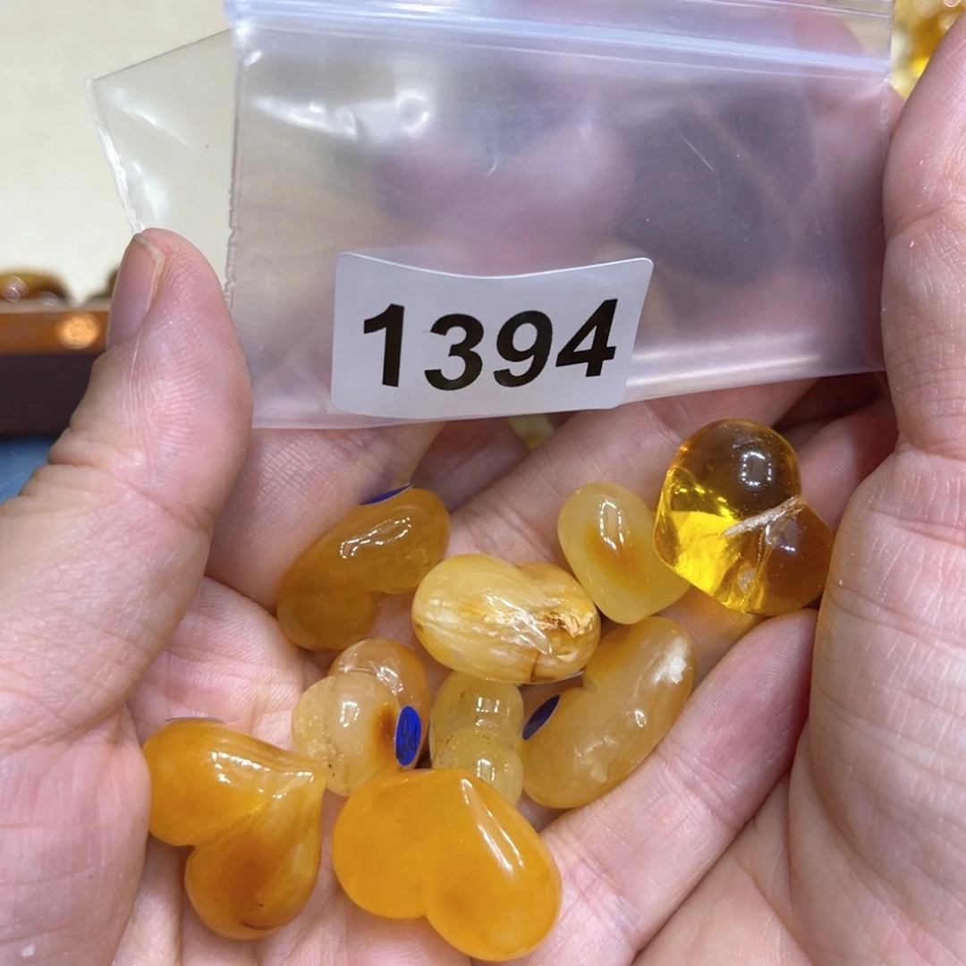 ᥫ***化琥珀未镶嵌珠宝奇石