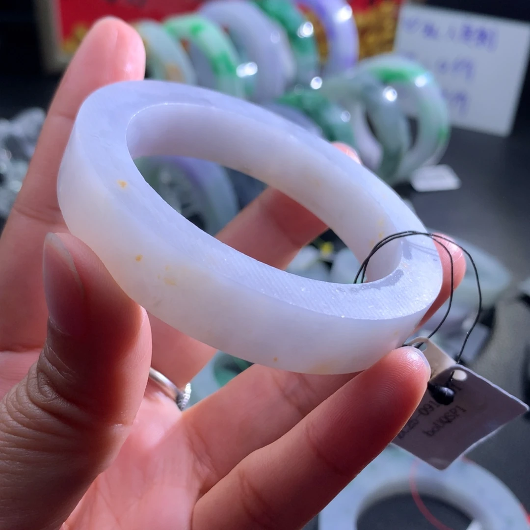 雪***花定制翡翠未镶嵌翡翠手镯