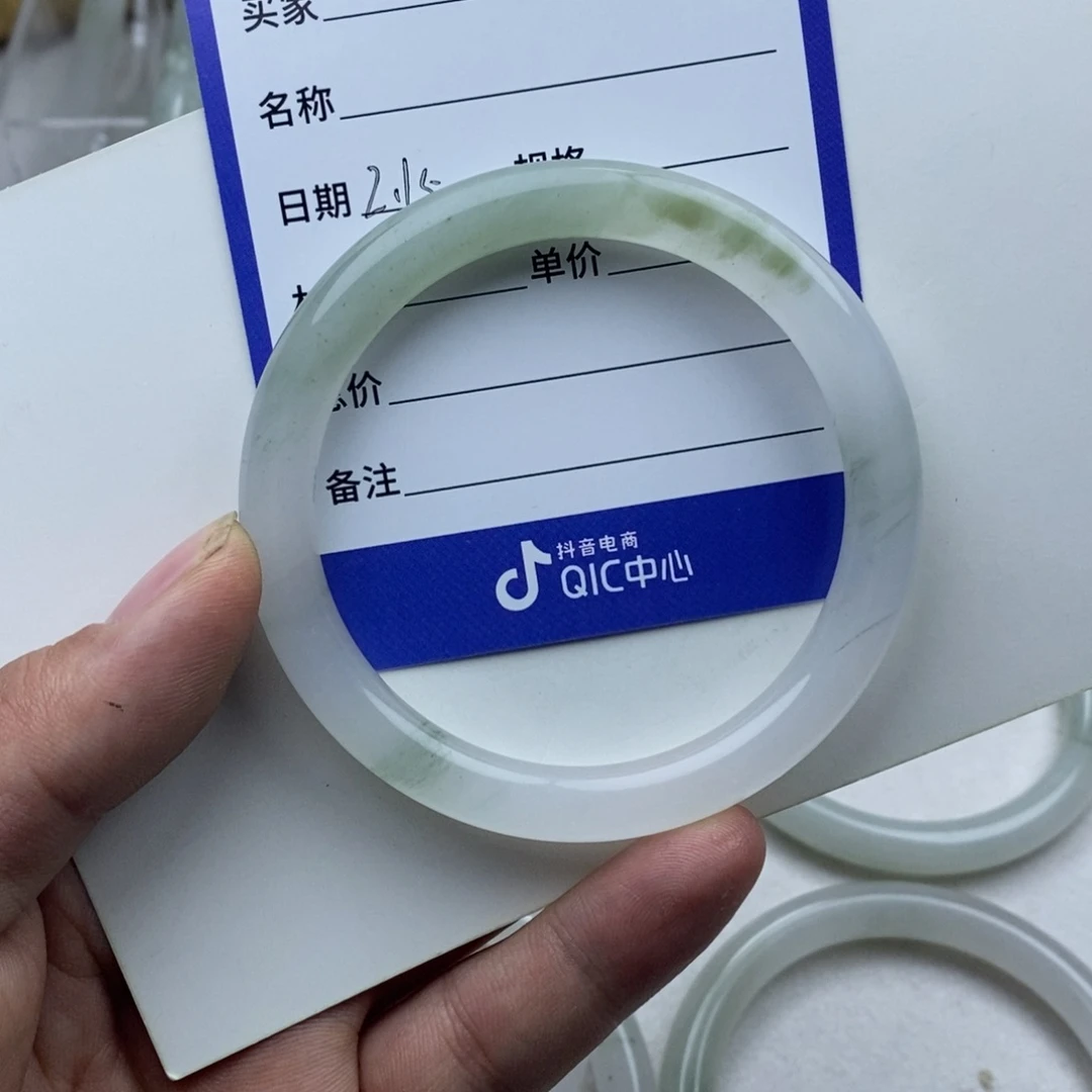 石英质玉手镯未镶嵌十****日011