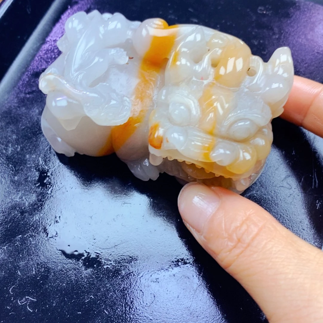 石英质玉（黄龙玉）未镶嵌颈饰