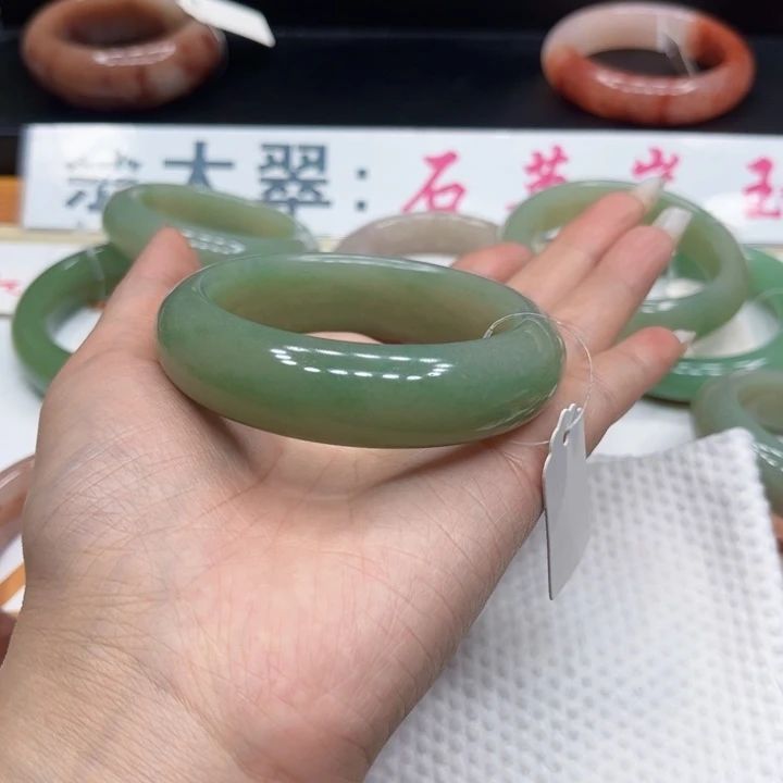 未镶嵌手镯石英质玉