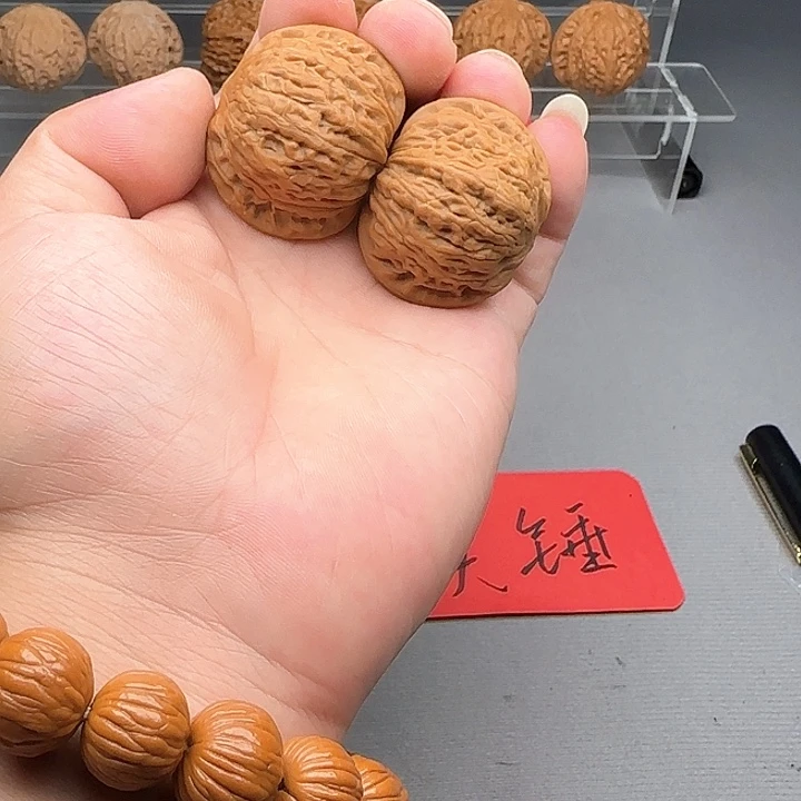 ᥫ***怀木质类铁锤妹妹文玩核桃