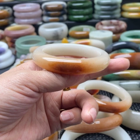 石英岩玉未镶嵌手镯