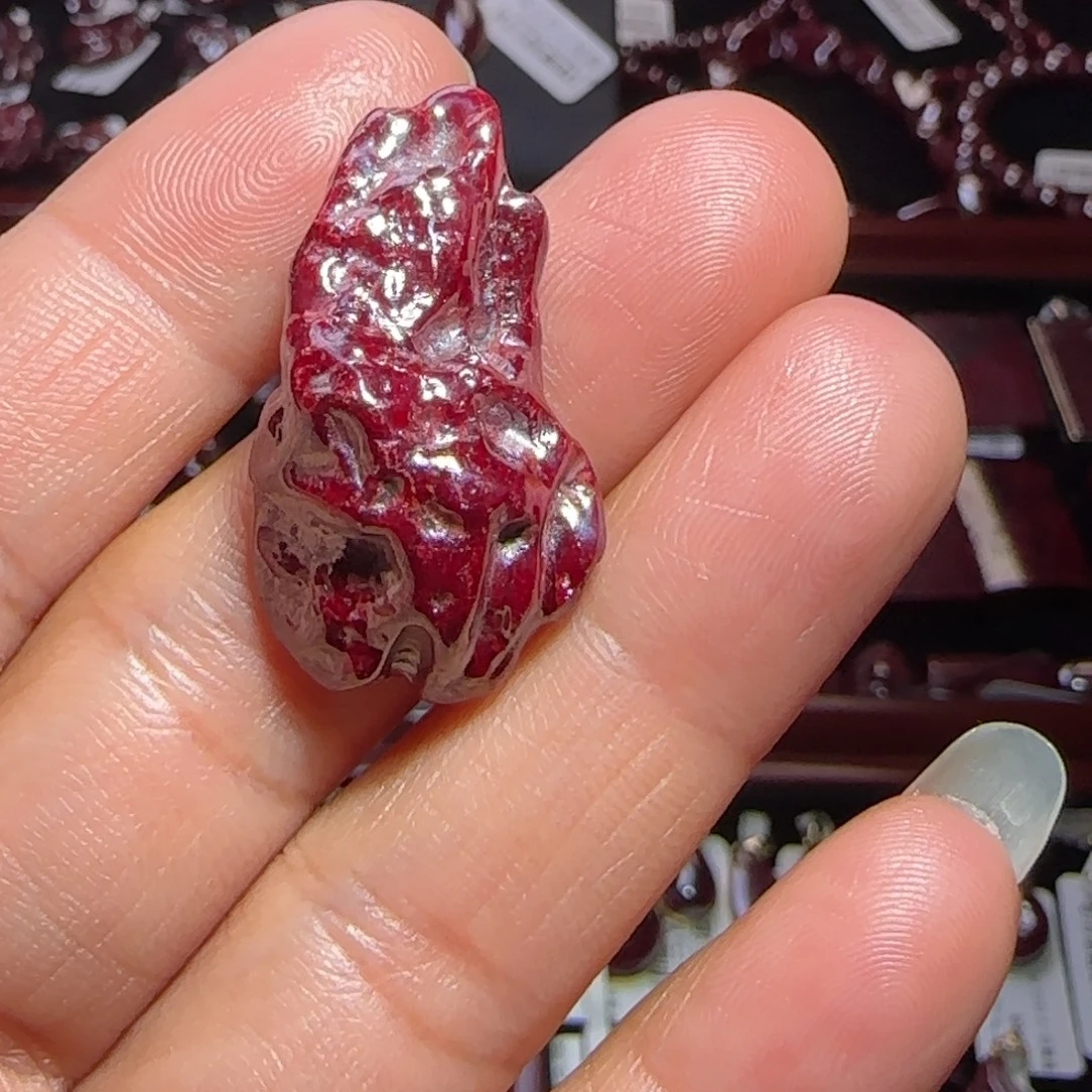 天然辰砂天然朱砂原矿吊坠16.2克