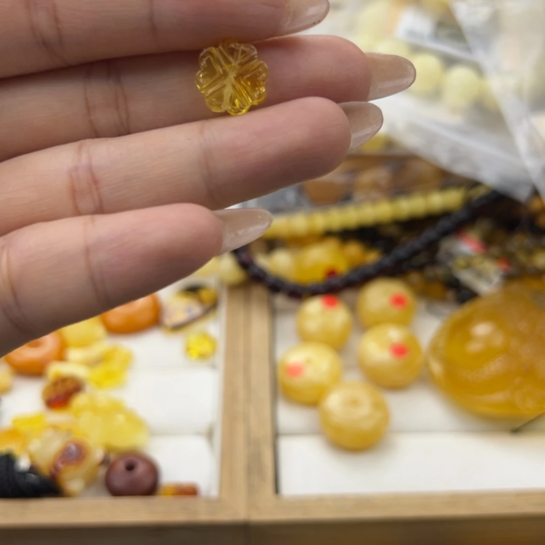 琥珀珠宝奇石未镶嵌