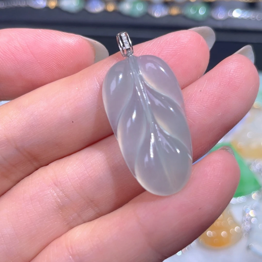 颈饰18K金镶嵌翡翠翡翠