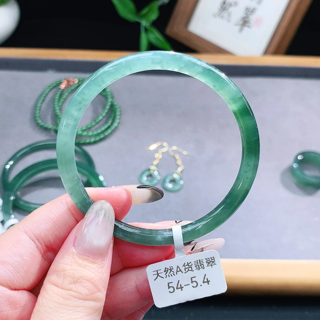 翡翠手镯（圆镯）未镶嵌