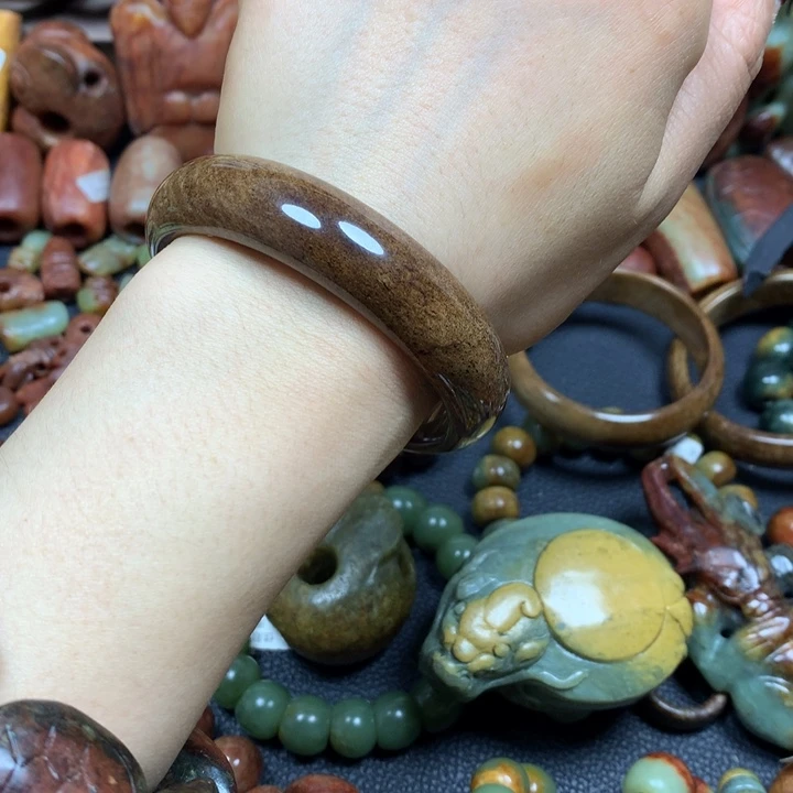 透闪石质玉未镶嵌把件细皮子60口径手镯