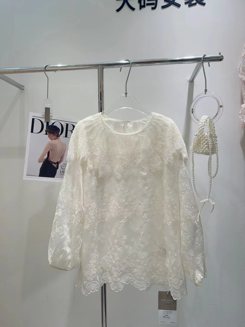 刘媛媛欧货 实拍湘串珠重工领蕾丝刺绣仙女法式宽松上衣