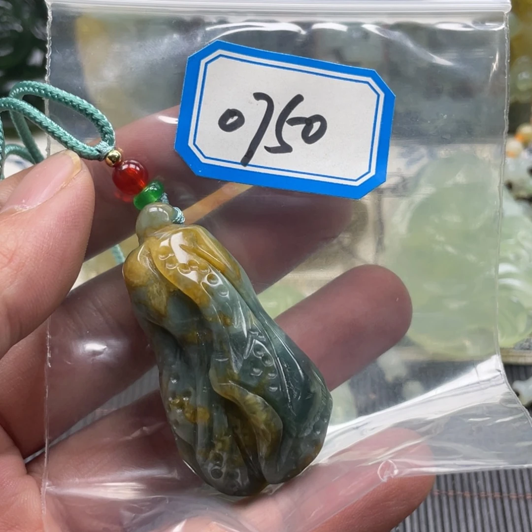 蛇纹石玉颈饰未镶嵌吊坠