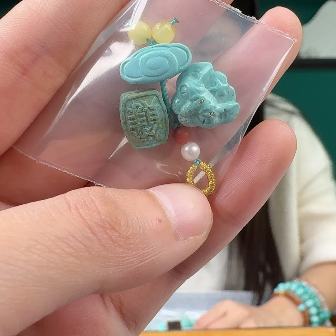 绿松石未镶嵌珠宝奇石
