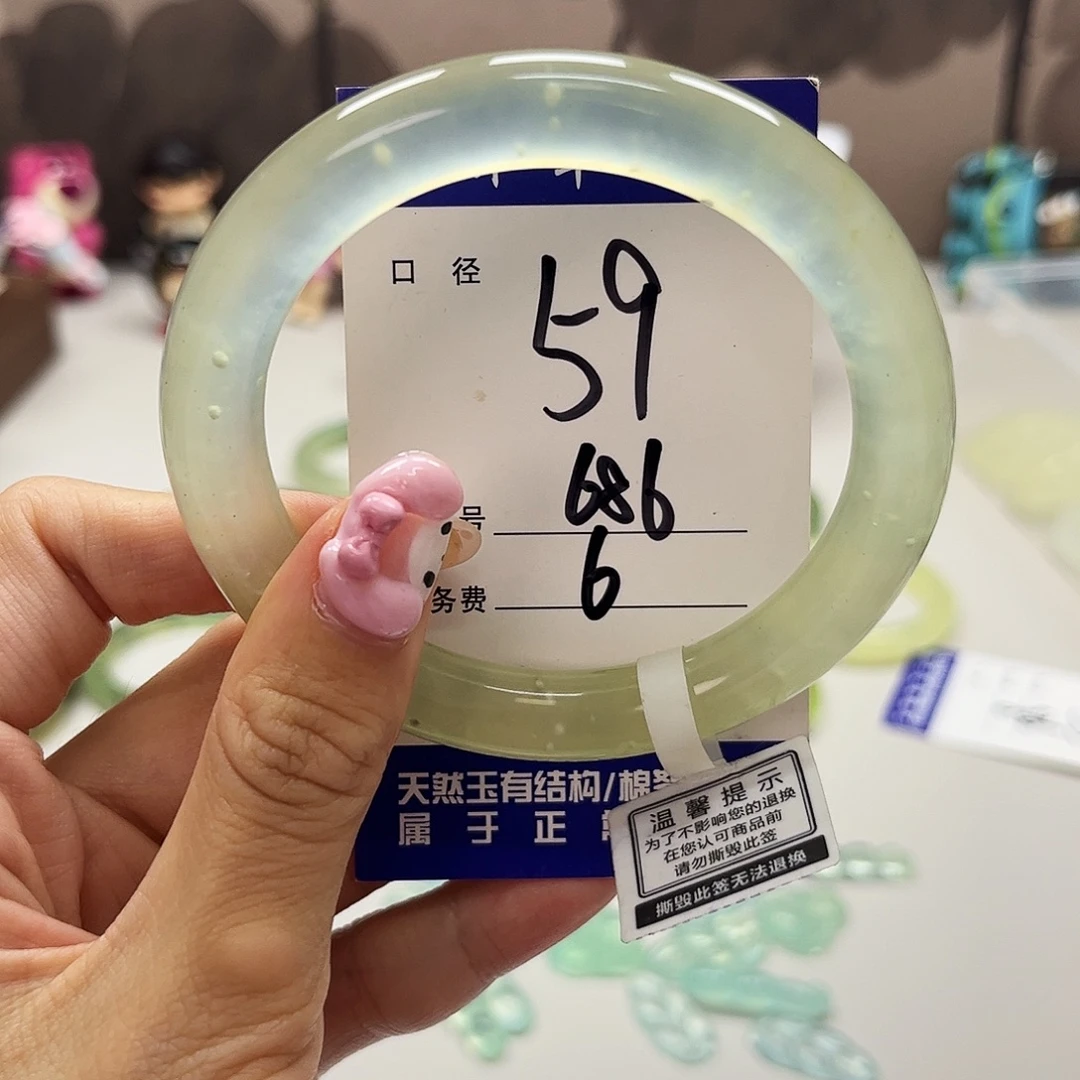 未镶嵌蛇纹石玉吊坠