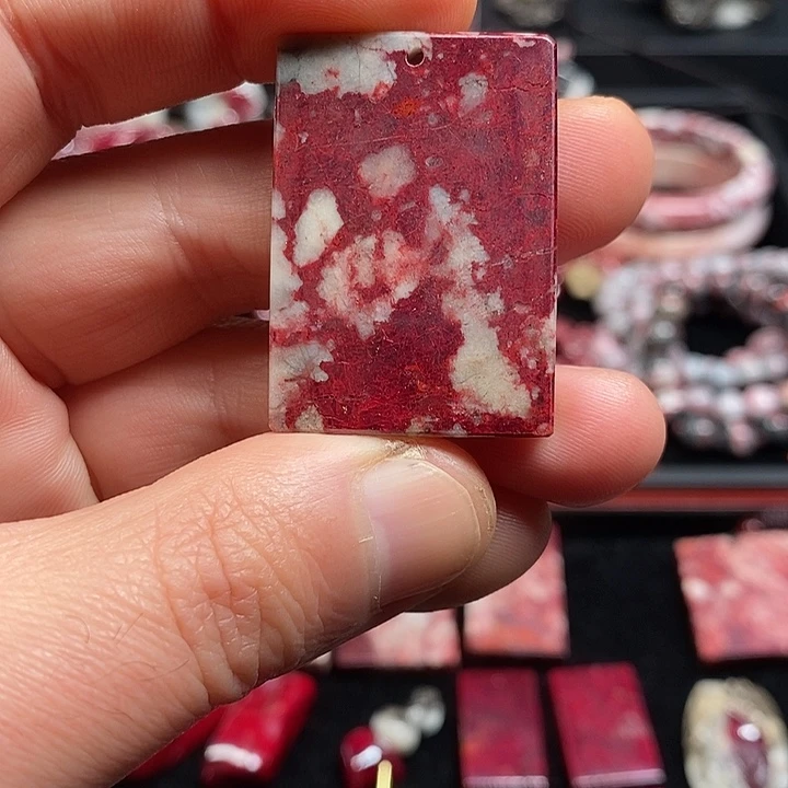 天然辰砂天然朱砂原矿打磨无事牌 31.6克