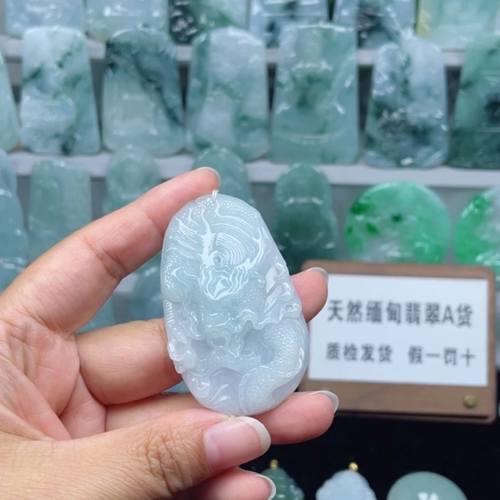 颈饰未镶嵌翡翠龙牌
