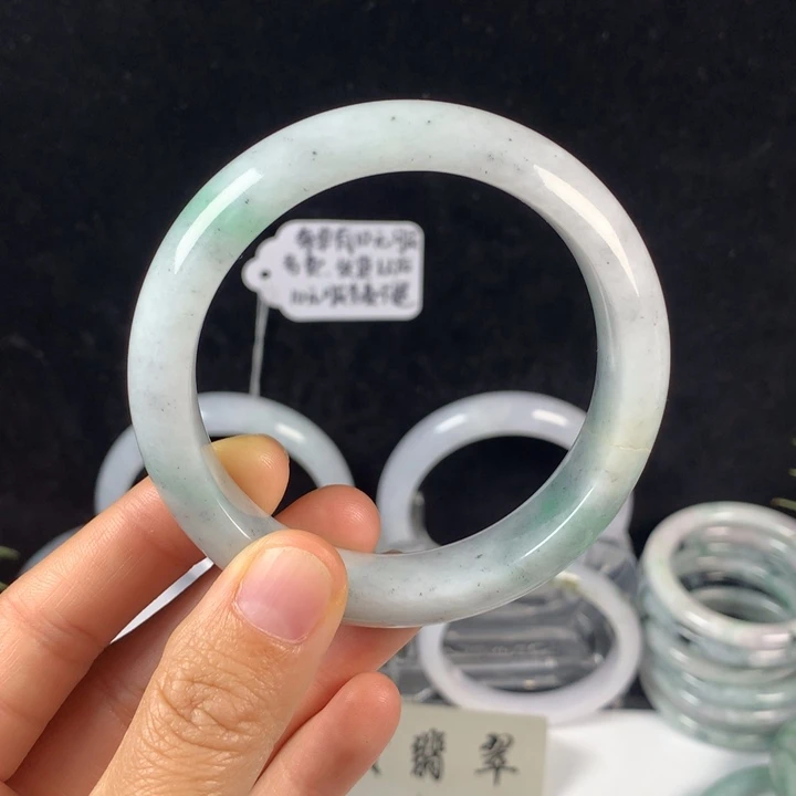 翡翠未镶嵌手镯27号。 57圈