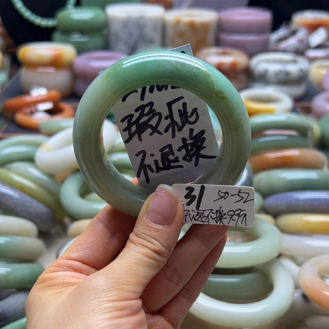 未镶嵌手镯石英岩玉