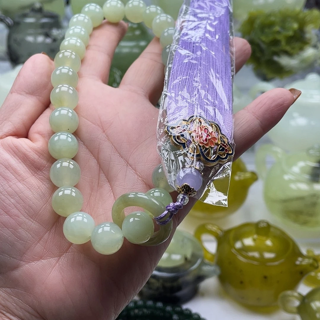 8***7蛇纹石玉未镶嵌壶