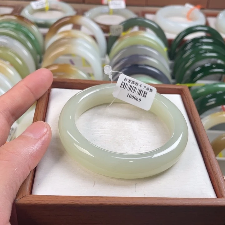 【闪购商品】和田玉手镯未镶嵌55.107