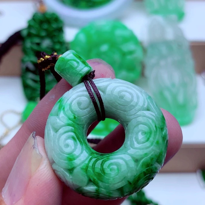 吊坠(不含链)未镶嵌翡翠
