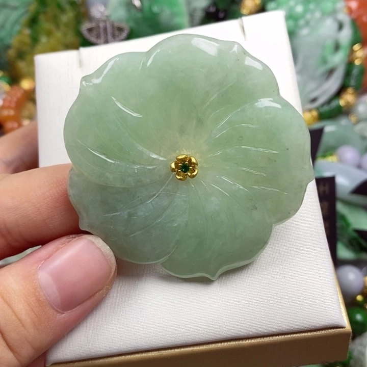 翡翠未镶嵌吊坠(赠链)