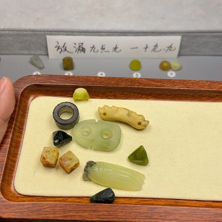 蛇纹石玉未镶嵌颈饰Z****