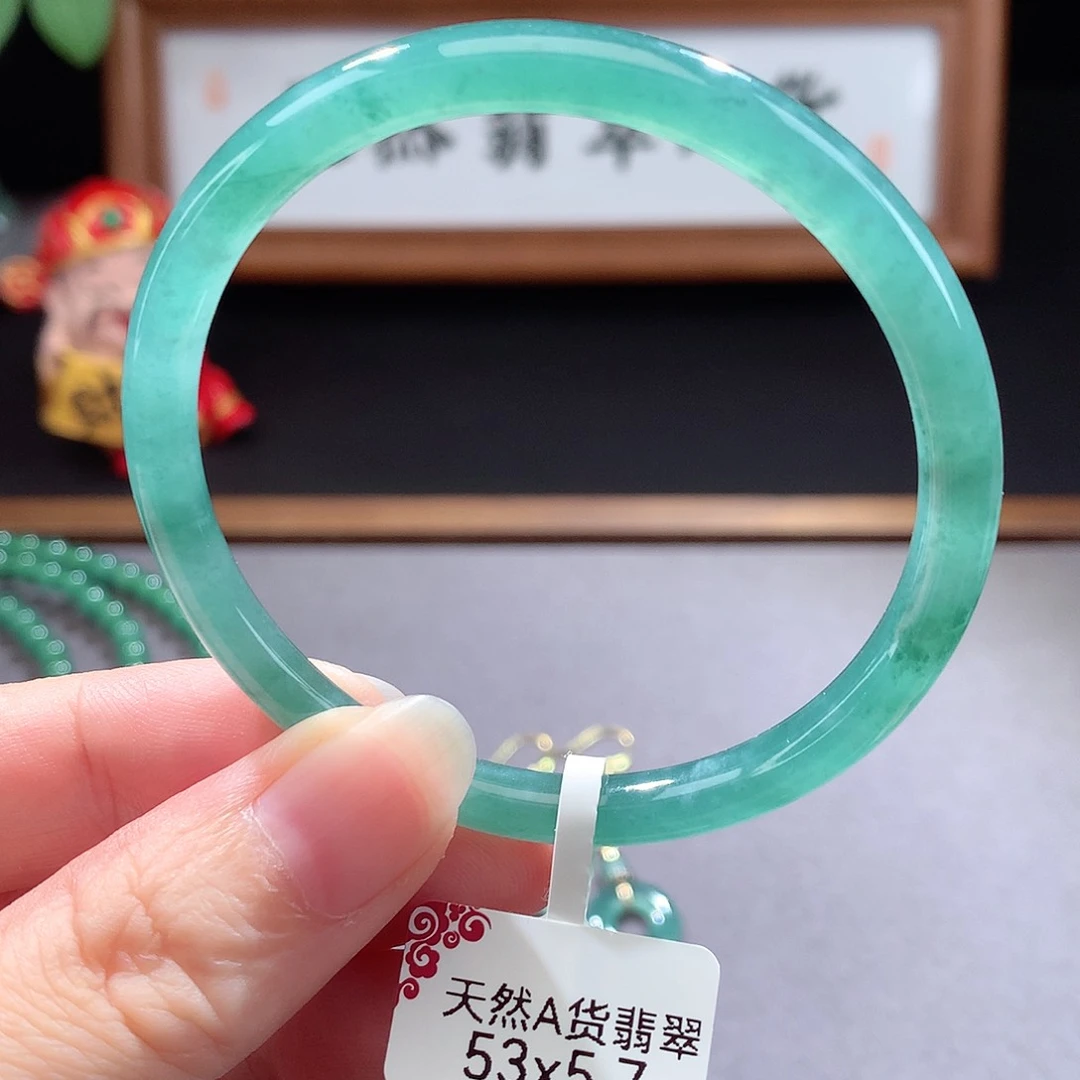 未镶嵌手镯（圆镯）翡翠