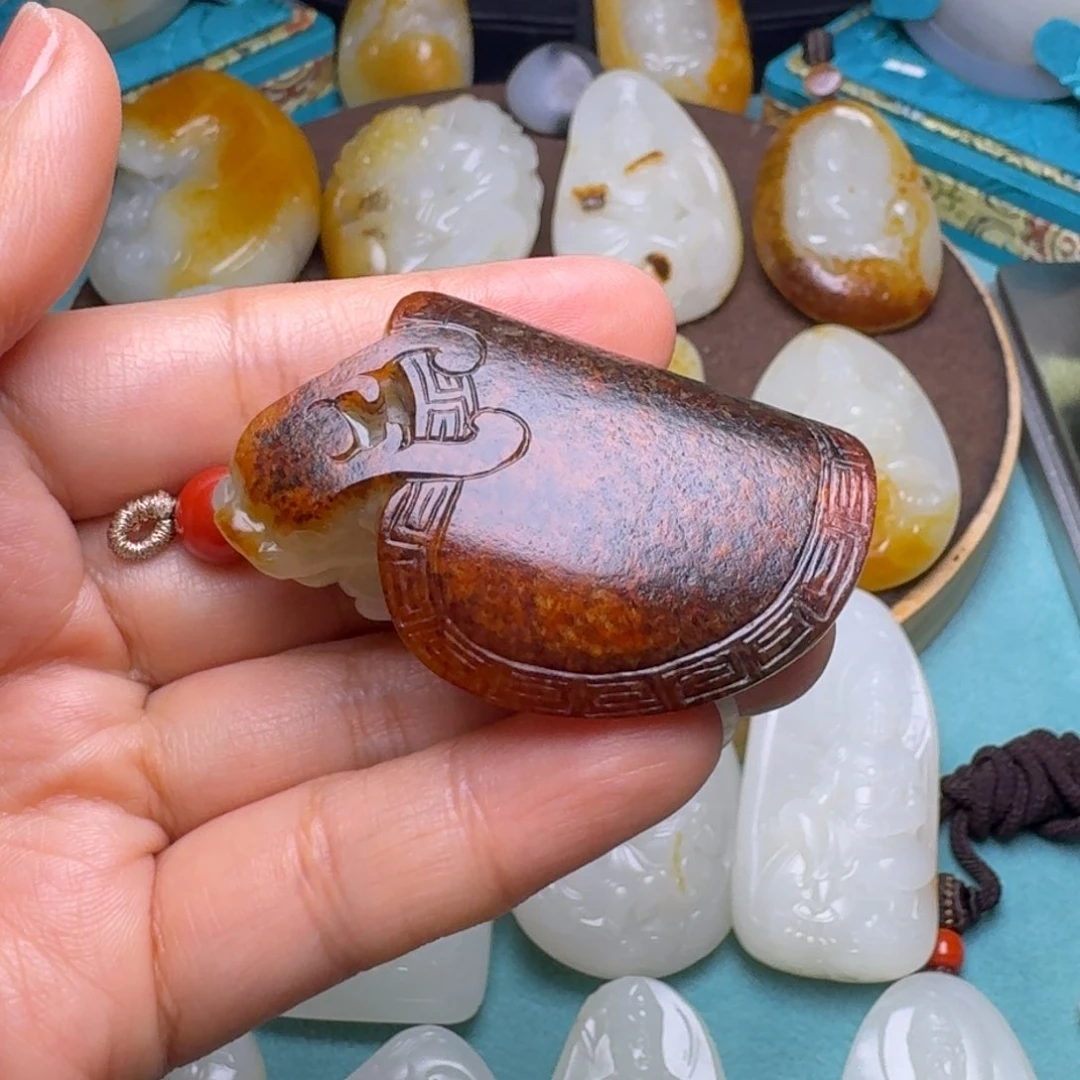 颈饰未镶嵌和田玉（子料）