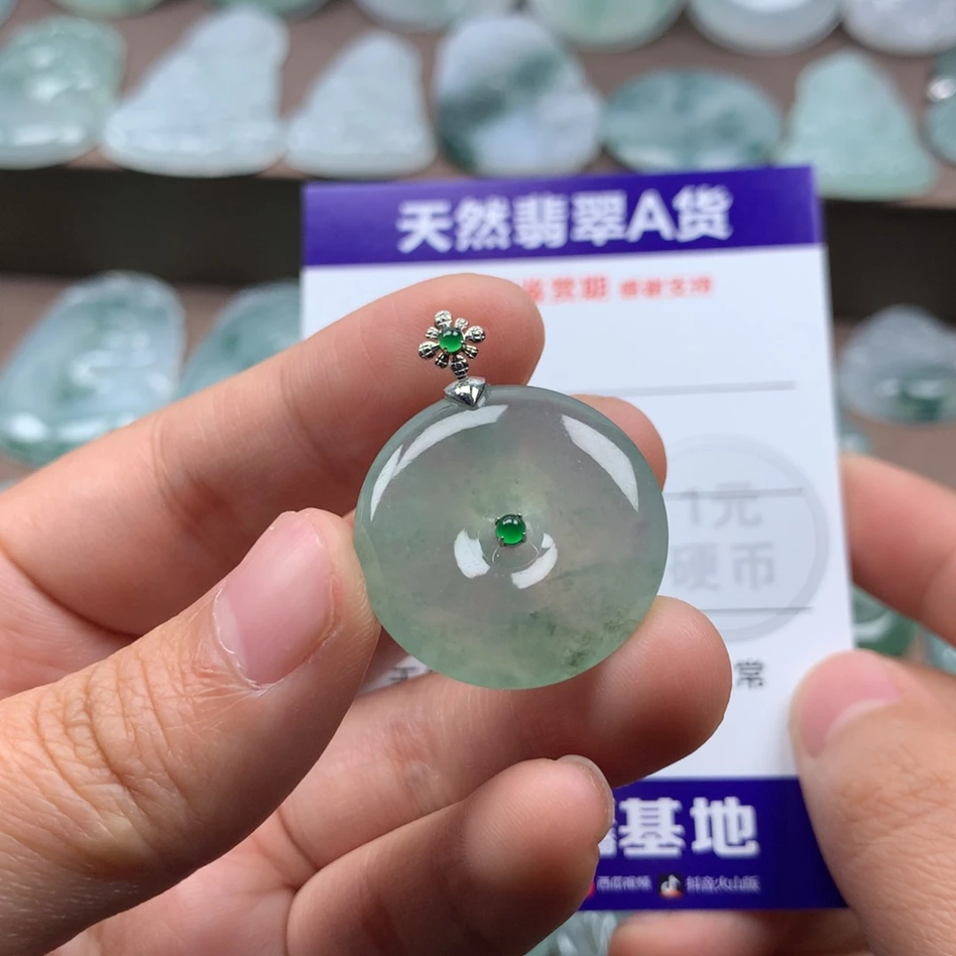 颈饰18K金镶嵌翡翠春***笑天然翡翠