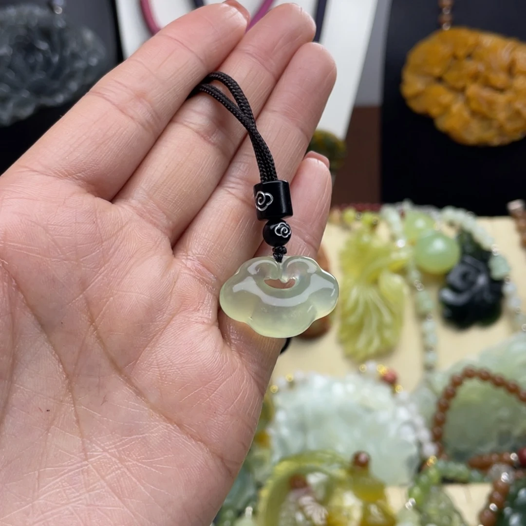 未镶嵌蛇纹石玉颈饰