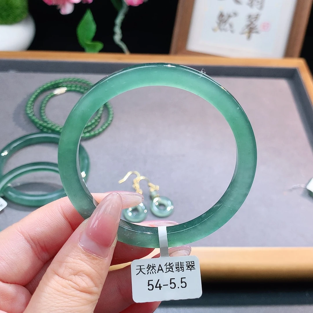 未镶嵌手镯（圆镯）翡翠