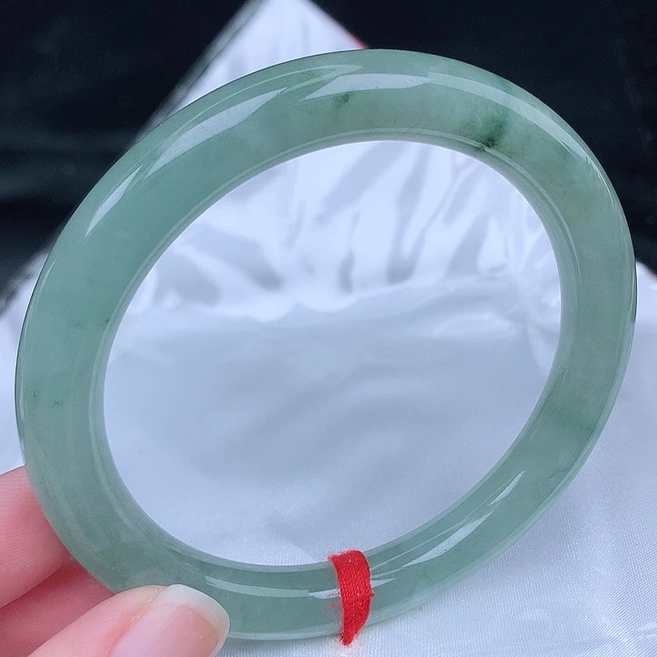 未镶嵌手镯（圆镯）翡翠天然