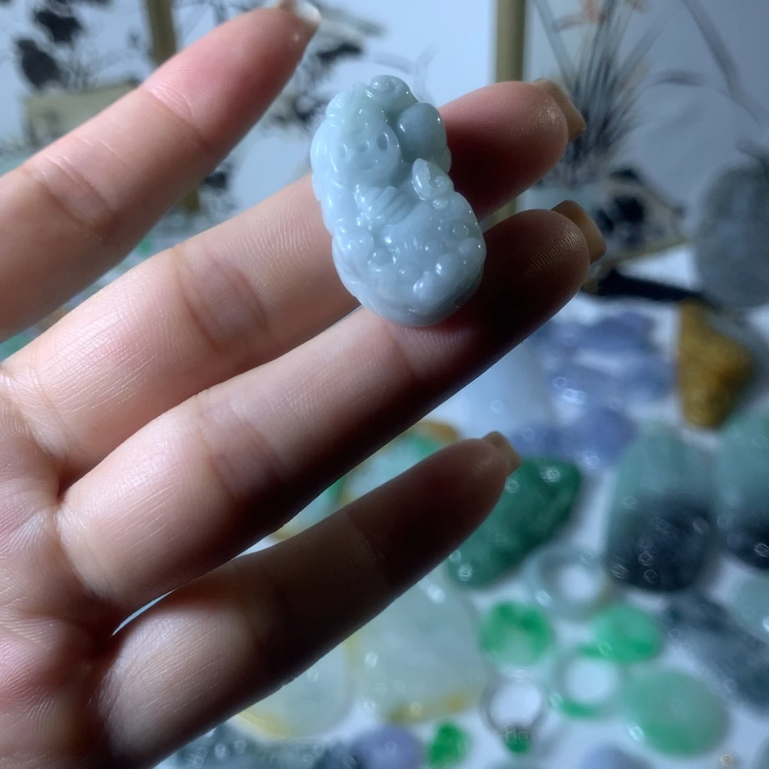翡翠未镶嵌颈饰貔貅