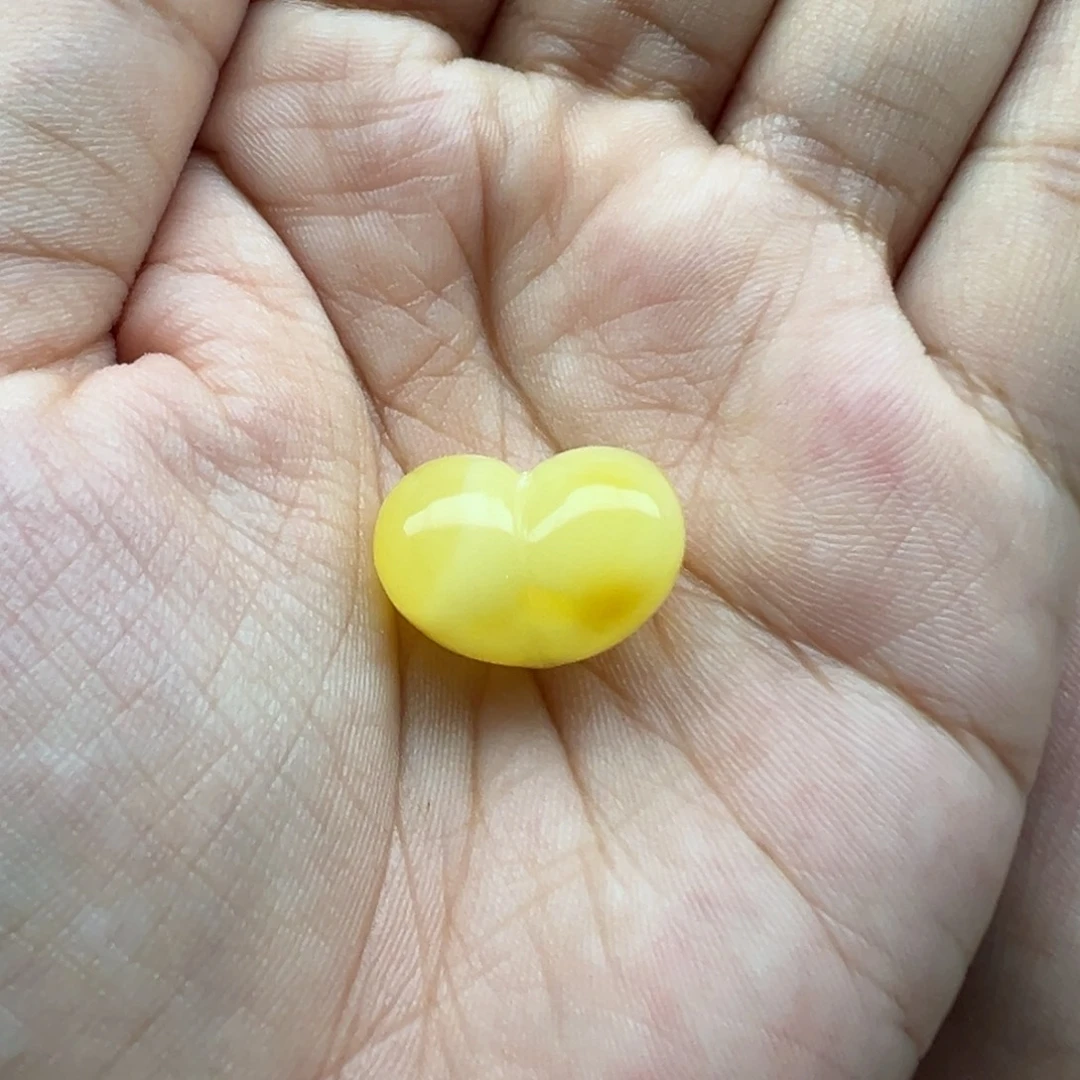 琥珀未镶嵌珠宝奇石2克屁桃打孔不退货