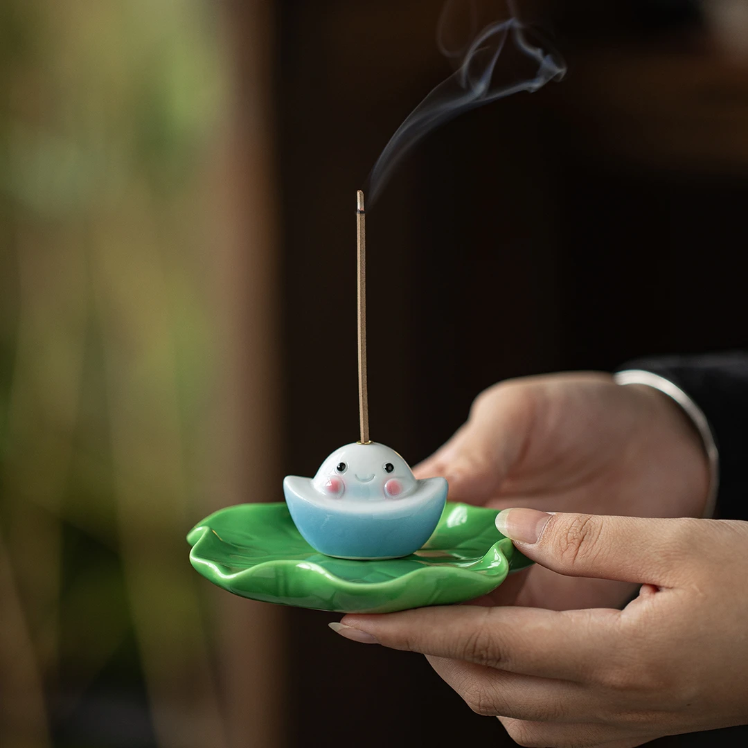 陶瓷小元宝线香炉可爱香插香座家用室内香托檀沉香香薰炉立香插座