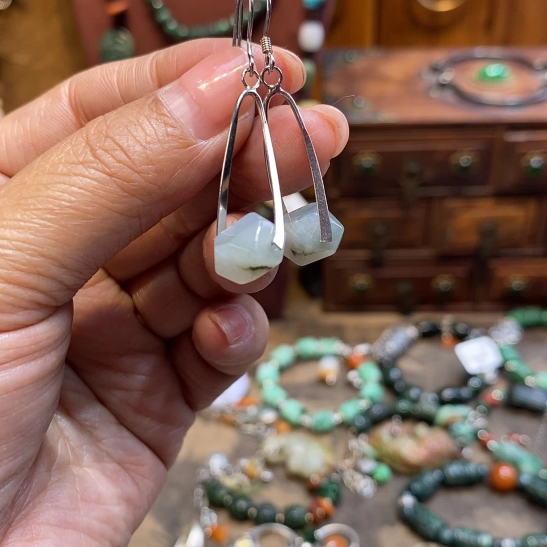 翡翠吊坠(赠链)未镶嵌