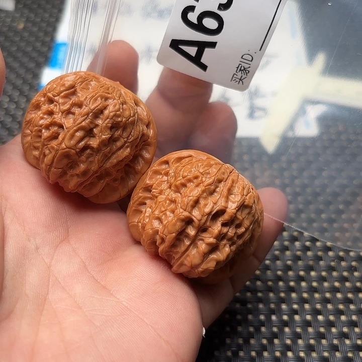 文玩核桃把件40血麒麟