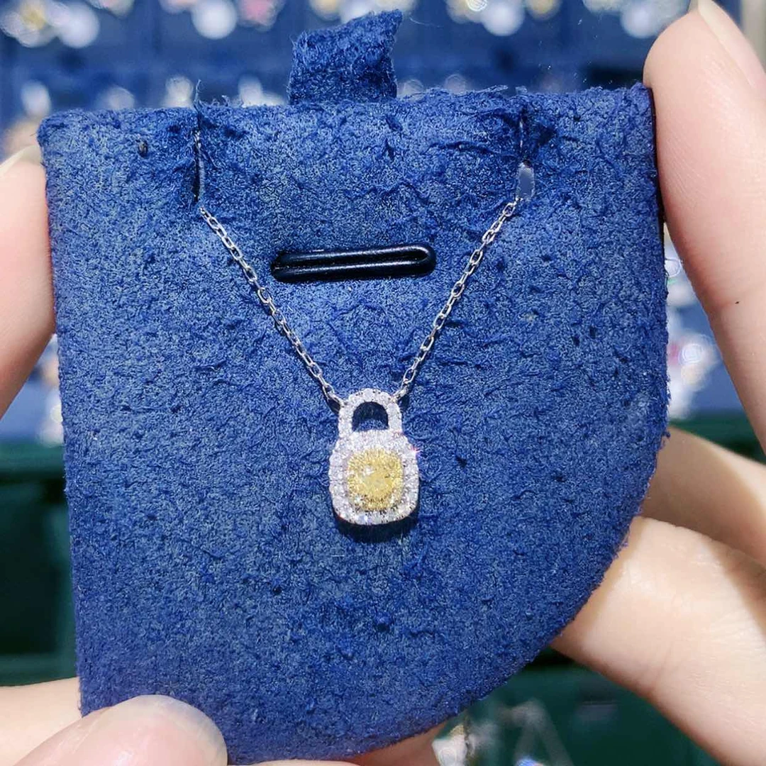 【闪购商品】颈饰18K金镶嵌钻石