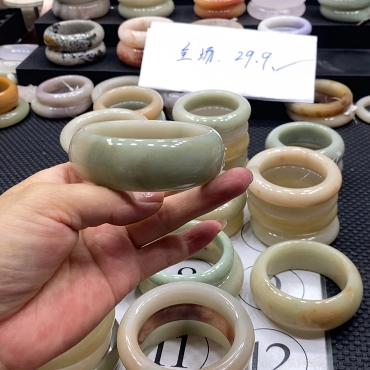 石英质玉（佘太翠）手镯未镶嵌米**涛