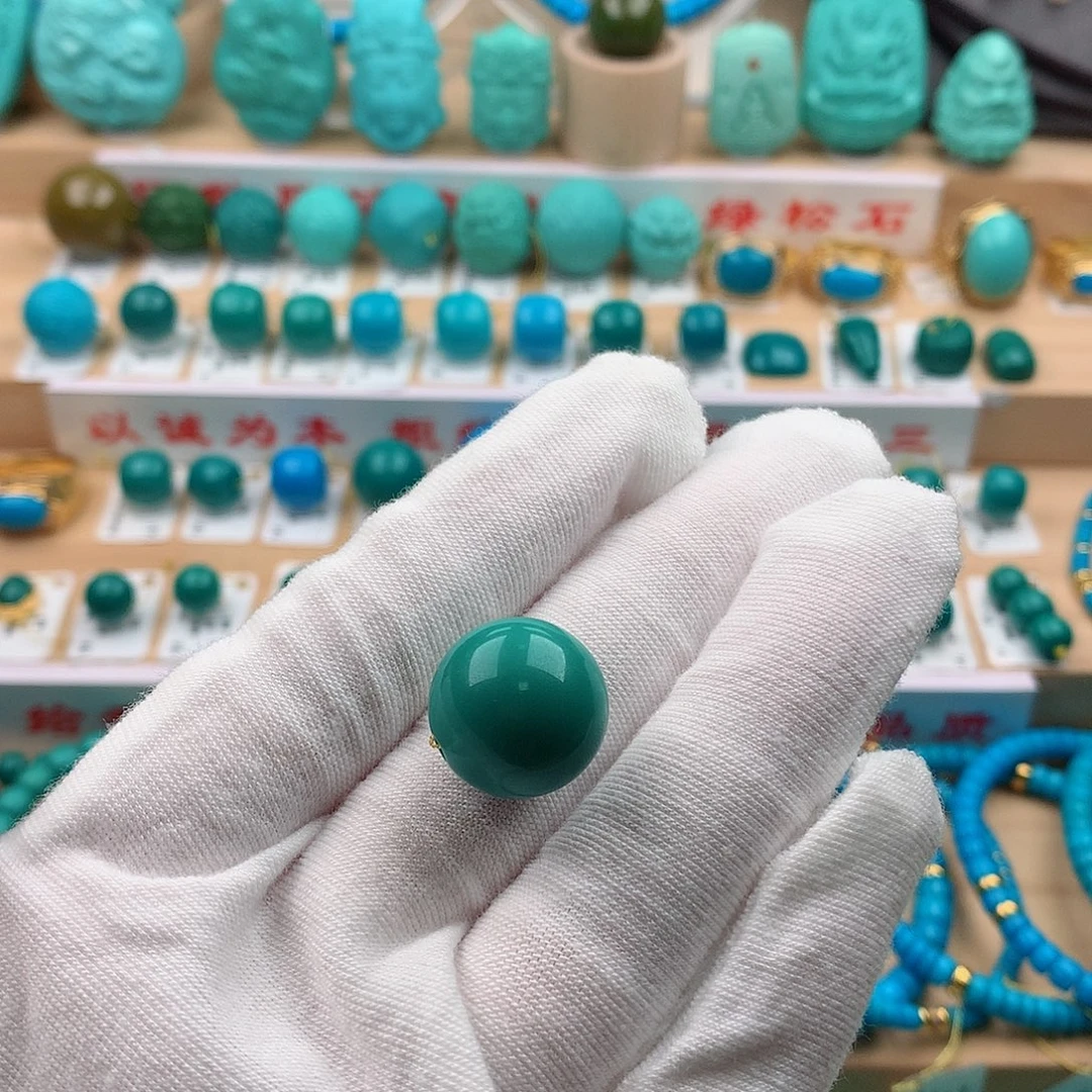 狮***座绿松石未镶嵌珠宝奇石