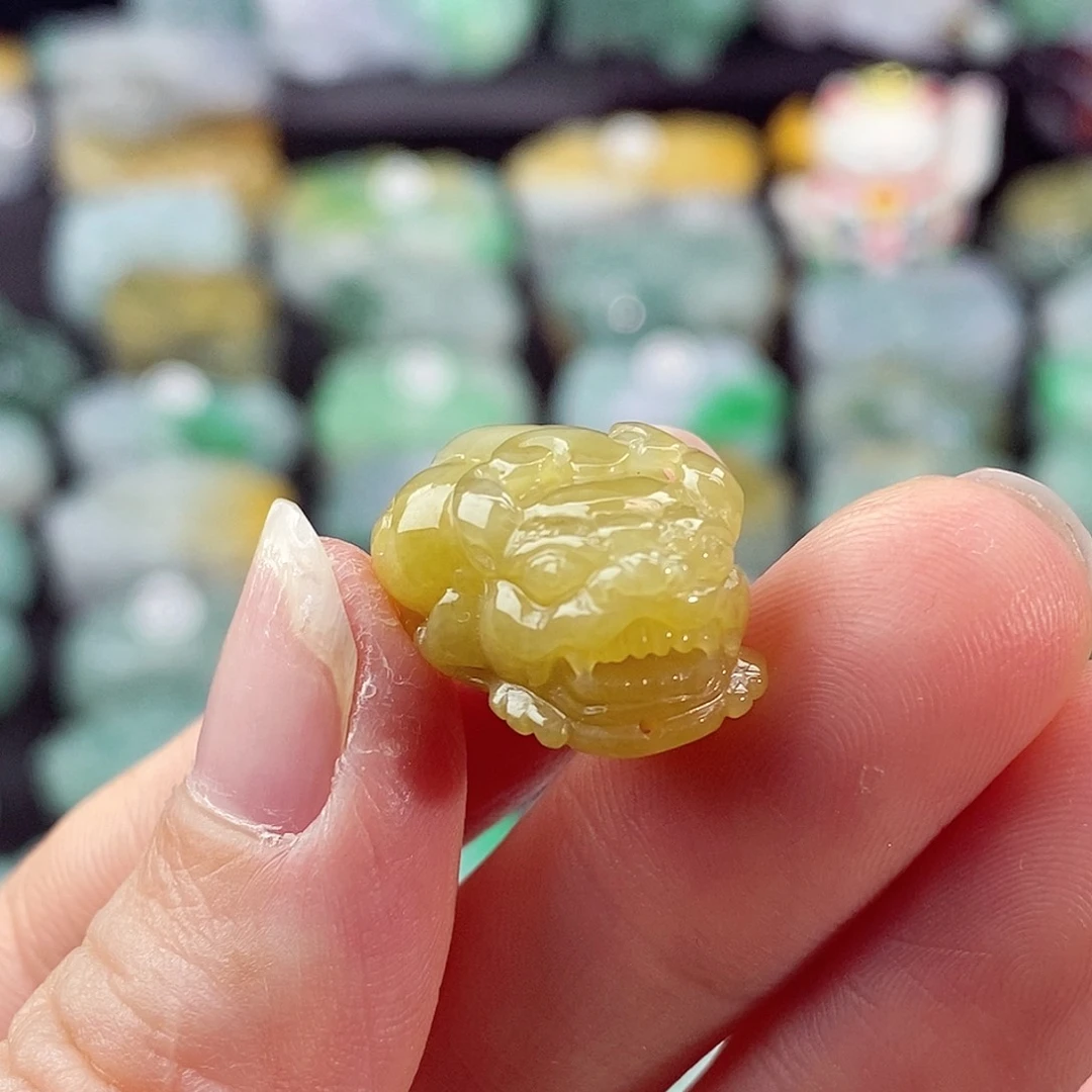 颈饰未镶嵌翡翠天然